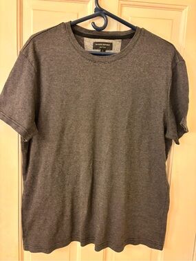 Banana Republic Men's Heather Gray Crew Neck T-Shirt  Size Large